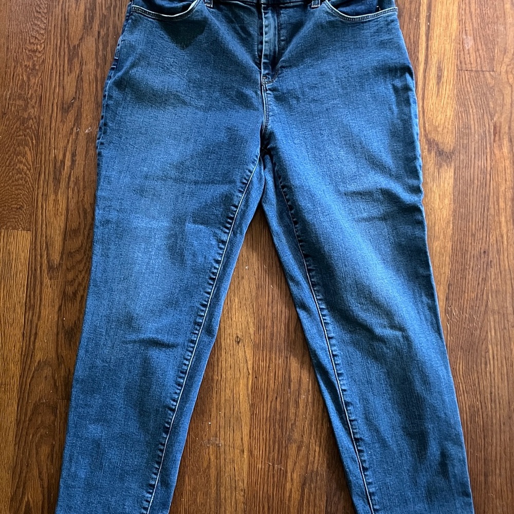 Chicos Perfect Stretch Girlfriend Slim Leg Ankle Blue Jeans with Classic Style
